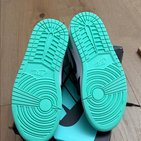 Air Jordan 1 Retro - Picture 7 of 12